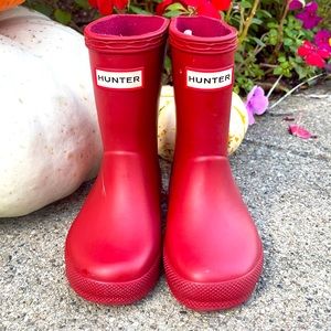 Good used condition toddler hunter boots. Size 6